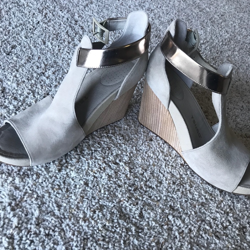 Wedge sandals